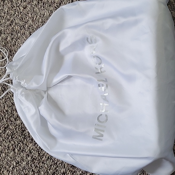 Michael Kors JetSet Chain Legacy Pearl Grey Leather Shoulder Bag - Picture 9 of 9